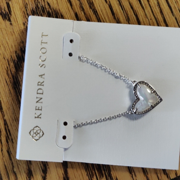 Kendra Scott Jewelry - Kendra Scott Ari heart necklace